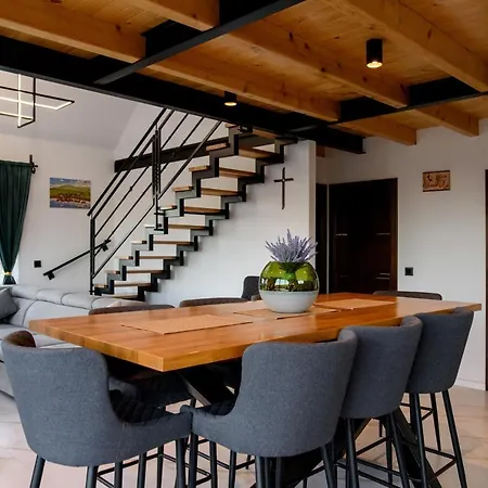 Strane 托米斯拉夫格拉德